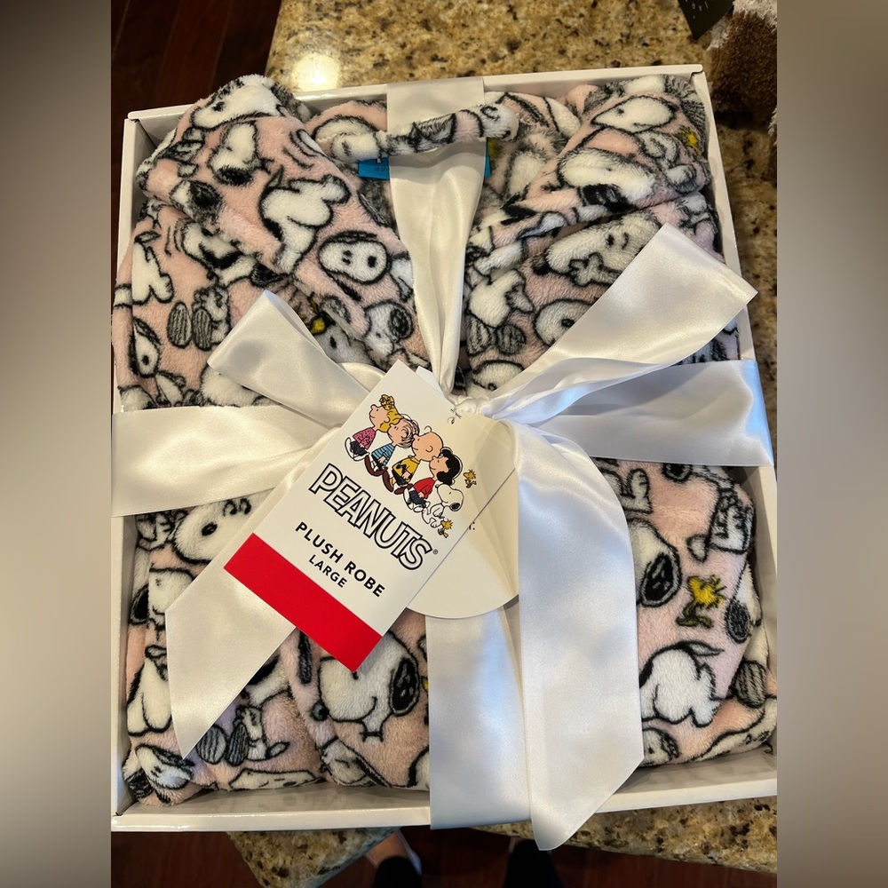 Pink Peanuts Snoopy Full Length Robe  with Gift Box Pink and White Snoopy Print